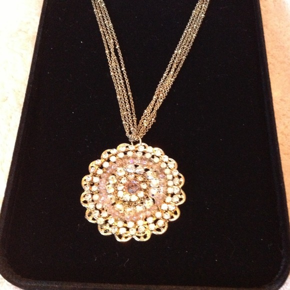 SOLD -Bundle Pretty medallion