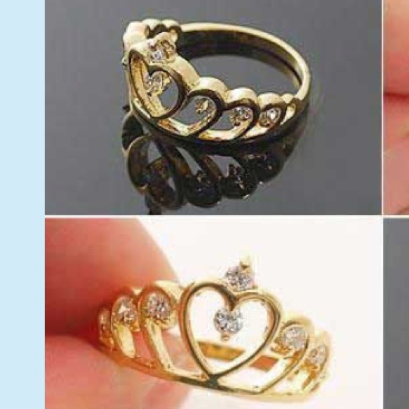 Beautiful Crown Tiara Ring - Picture 3 of 4