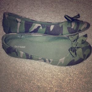 ***REDUCED*** Adorable Camo Bow Flats