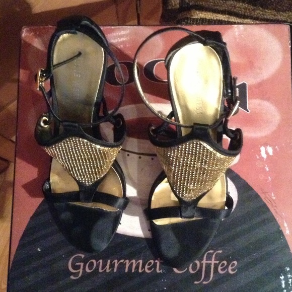 SALE🌷-SZ 6.5 NINE WEST GOLD/BLACK SATIN 4" HEELS - Picture 4 of 4