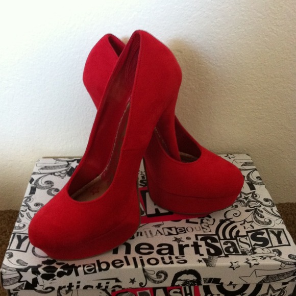 Red heals! NWOT