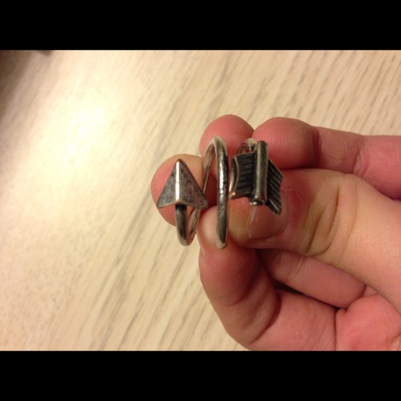 Jewelry - Arrow ring