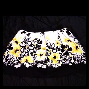 Spring white, yellow, and black skirt