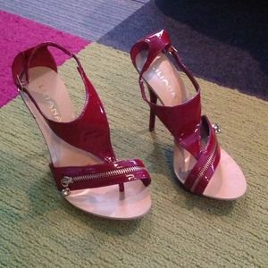 Sexy patent red thong heels. Size 9.