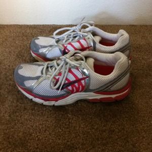 Nike running shoes pink-ish red
