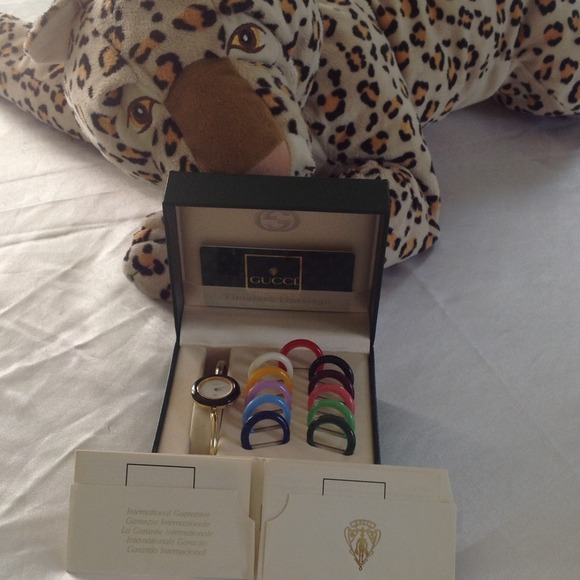 PRE-OWNED VINTAGE GUCCI WATCH ..."SOLD on FB