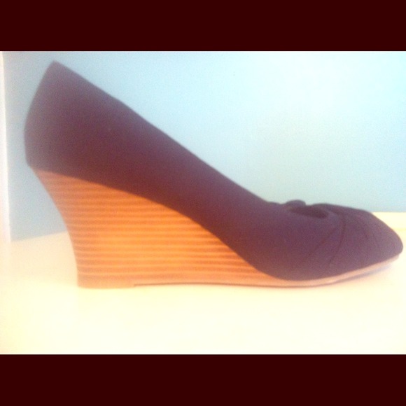 Black/wooden wedges (size 10)
