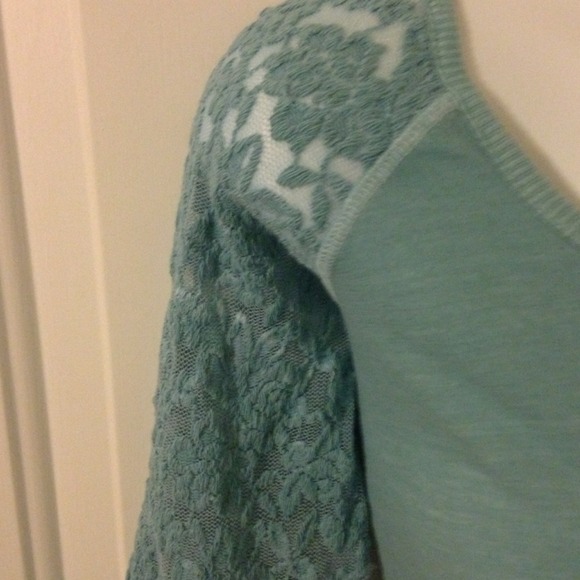 🚫SOLD🚫🆕Teal lace and cotton peplum top - Picture 2 of 3