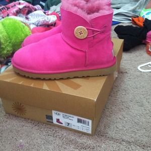 *PRICE REDUCED* Authentic mini bailey button uggs
