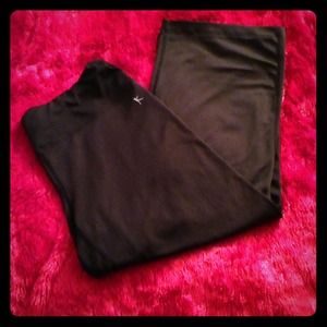 Black Dri-More Tech capris