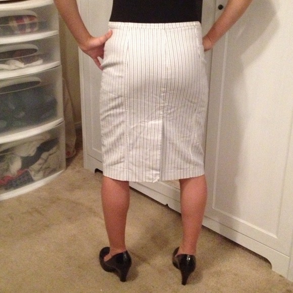 🚫BUNDLED🚫Black & White Pinstripe Pencil Skirt - Picture 2 of 4