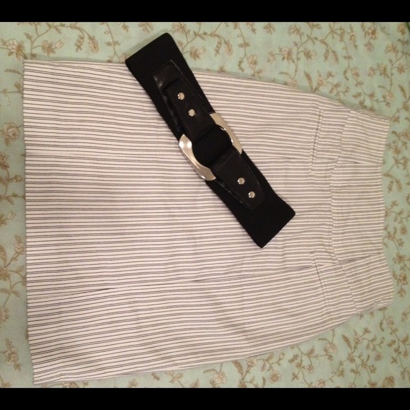🚫BUNDLED🚫Black & White Pinstripe Pencil Skirt - Picture 3 of 4