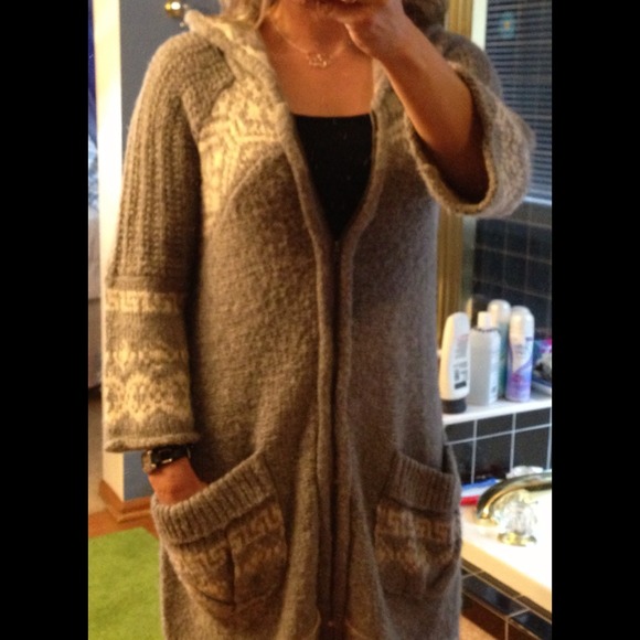 ❌SOLD❌Free People 🎀Beautiful🎀 Long Sweater - Picture 2 of 4