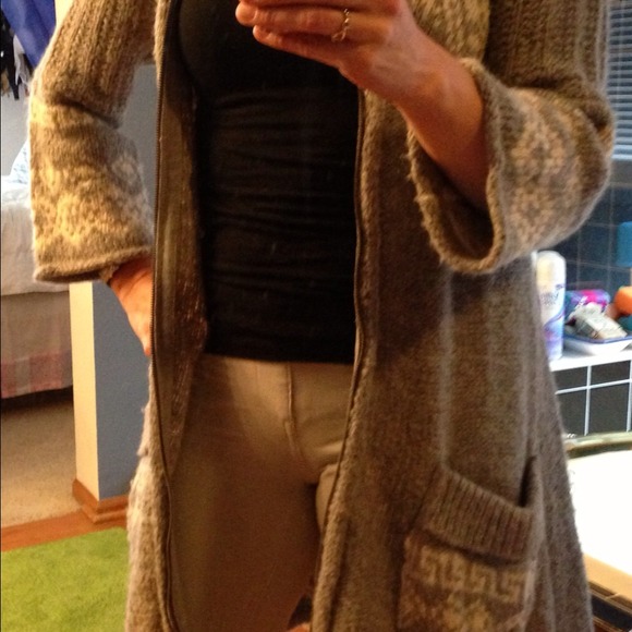 ❌SOLD❌Free People 🎀Beautiful🎀 Long Sweater - Picture 4 of 4