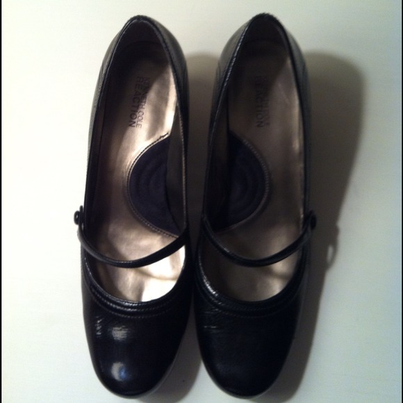 Cute patent maryjanes with a low heel.