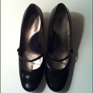 Cute patent maryjanes with a low heel.