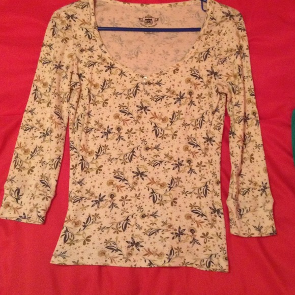 Cute long sleeve floral shirt