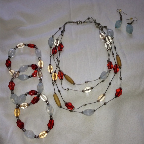 Premier Designs necklace, bracelet and earring set - Picture 1 of 3