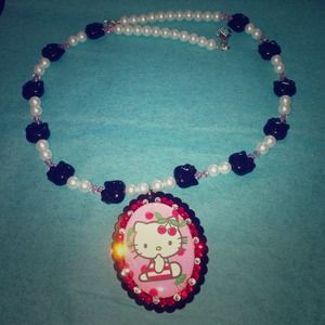 Hello Kitty🍒 Handmade Pearl/Crystal necklace