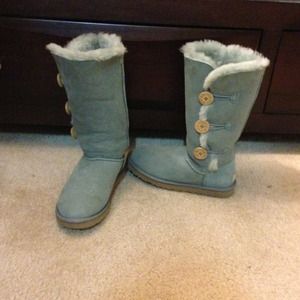 **RESERVED FOR TATYA****Ugg Bailey Button Triplet