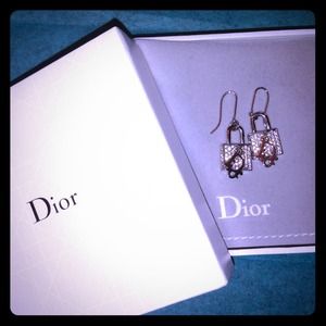 Price Reduction💲💲⬇️⬇️💯 Authentic Dior earrings
