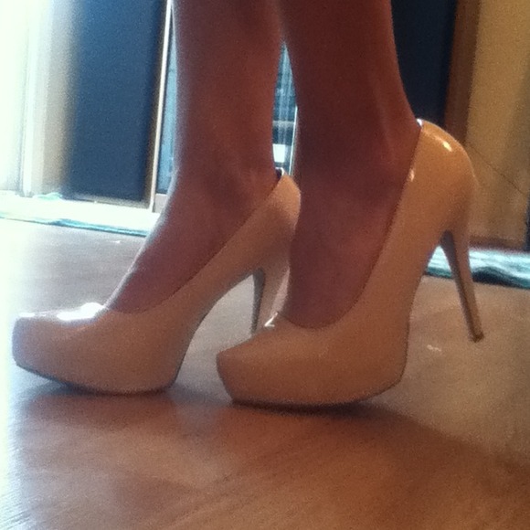 Close toe Beige high heel - Picture 3 of 4