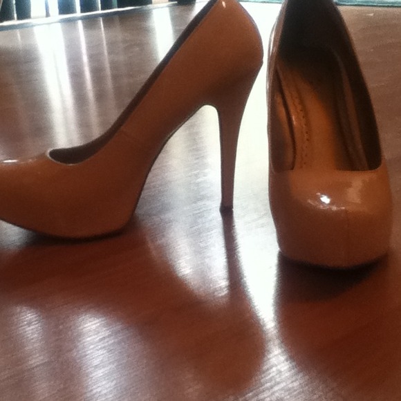 Close toe Beige high heel - Picture 4 of 4