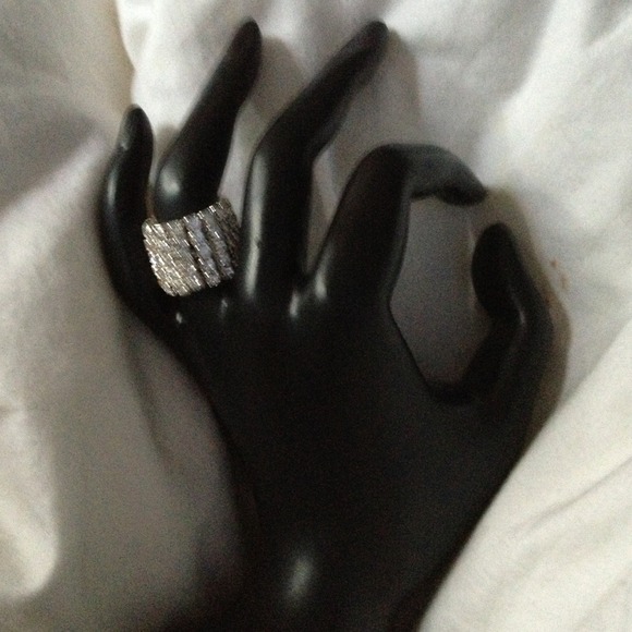 Stretchy 5 row rhinestone ring - smallish. NWOT - Picture 3 of 3