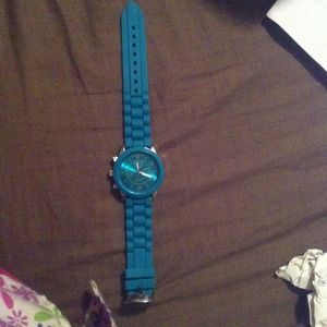 Regular throw on watch