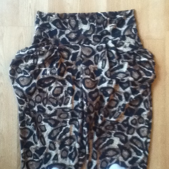High Wasted Cheetah Pocket Leggings - Picture 2 of 4