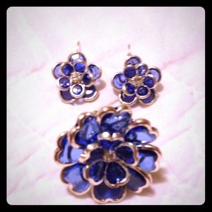 🚫BUNDLED🚫Set🔵 EARRINGS AND RING