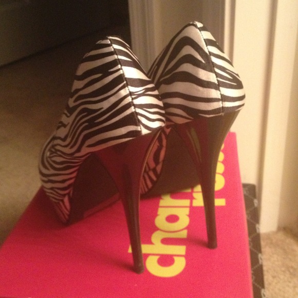 Zebra satin stilettos ... Size 9. - Picture 3 of 3