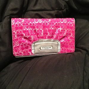 ❤❤💕REDUCED💕❤❤Authentic Large coach wallet