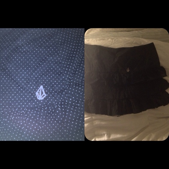 Volcom Skirt⚡SALE⚡ - Picture 2 of 4