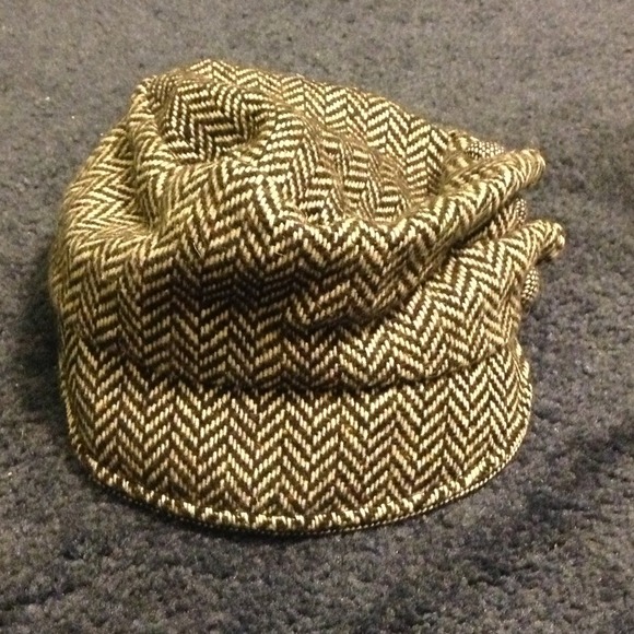Women's hat - Picture 1 of 2
