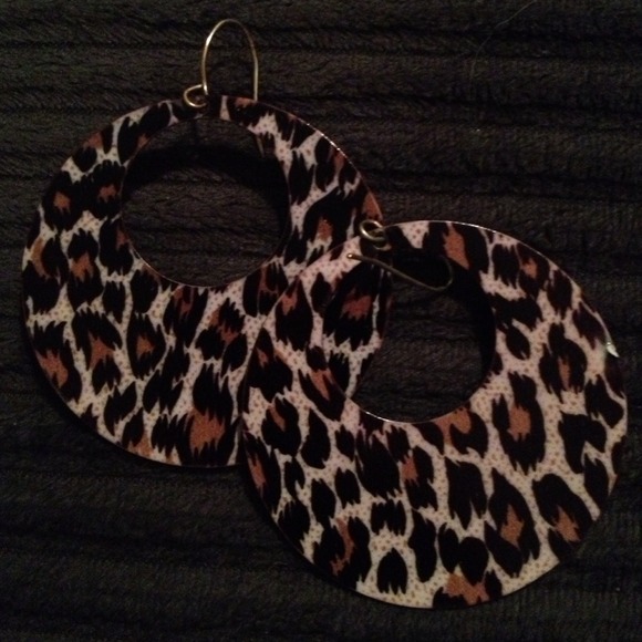 Earring bundle! 4 pairs of earrings - Picture 2 of 4