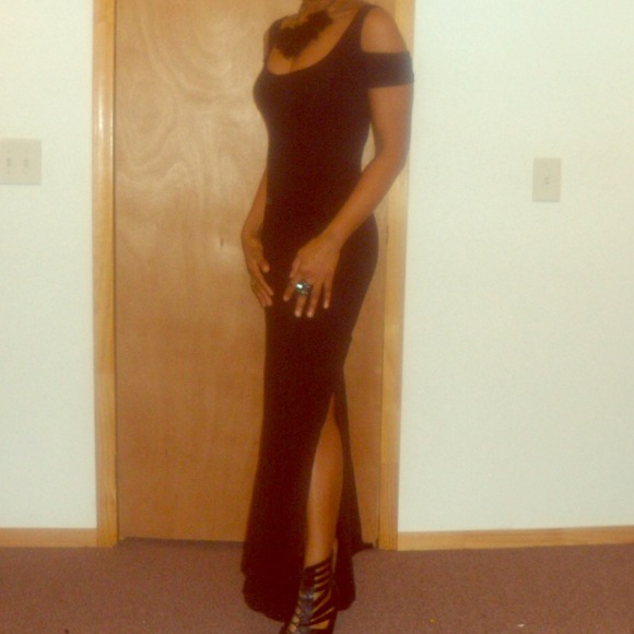 ***BUNDLED*** with black Zara black top