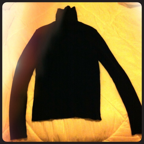 100% cashmere turtle neck