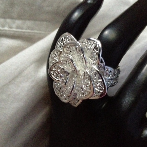 NWOT Silver filigree flower adjustable  ring