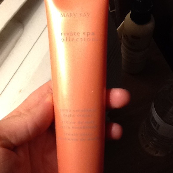 $$Sold$$ Mary Kay extra emollient night cream