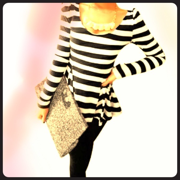 **SOLD**Long sleeve black/white peplum top