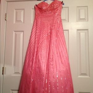 Cache ball gown