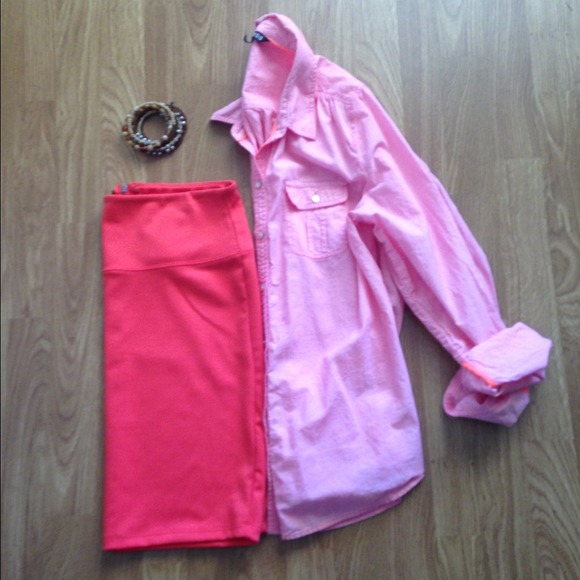 Express Tops - ❤HP 10/21 Express pink salmon boyfriend shirt❤