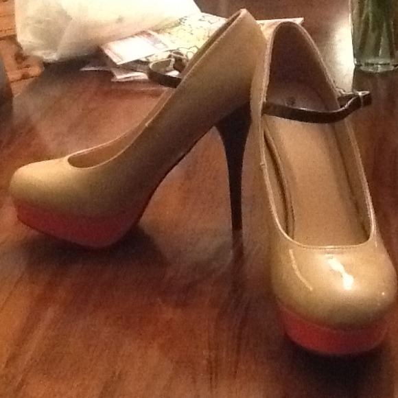 Great mossimo heels!! Never worn!