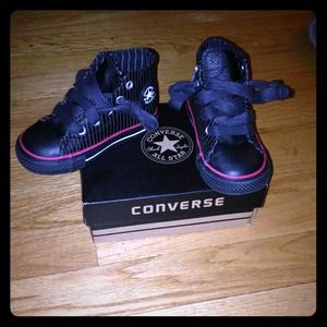 ⛔️SOLD⛔️Converse Black/White/Red infant shoes