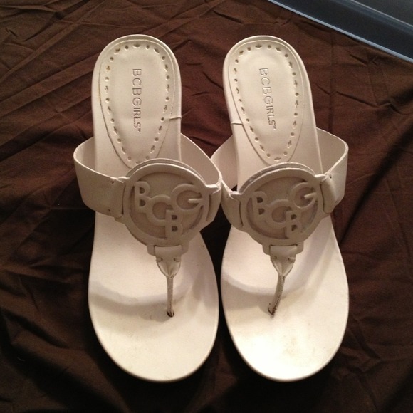 ✨REDUCED✨ BCBG wedge flip flops!