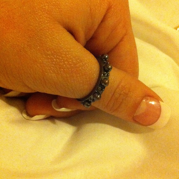 Studded ring - Picture 3 of 3