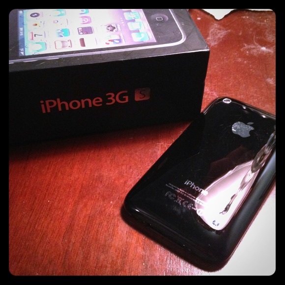 iPhone 3GS!! W/Free Case of your choice!