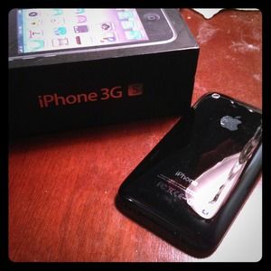 iPhone 3GS!! W/Free Case of your choice!