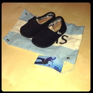Black Toms shoes for Infant size 5